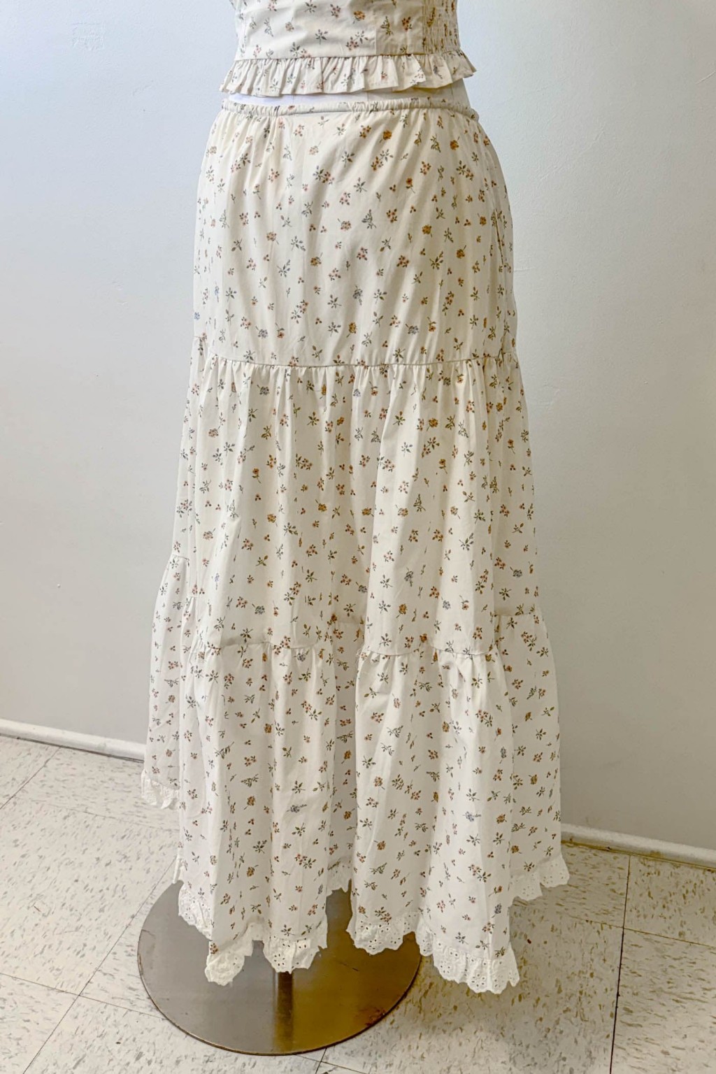 Bohemian-Inspired Floral Maxi Skirt with Vibrant Prints and Comfortable Fit