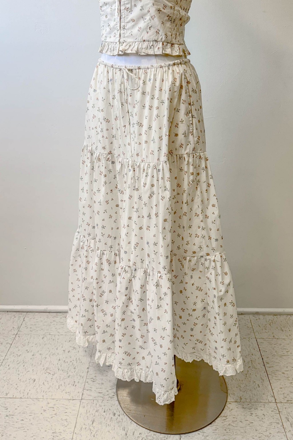 Bohemian-Inspired Floral Maxi Skirt with Vibrant Prints and Comfortable Fit