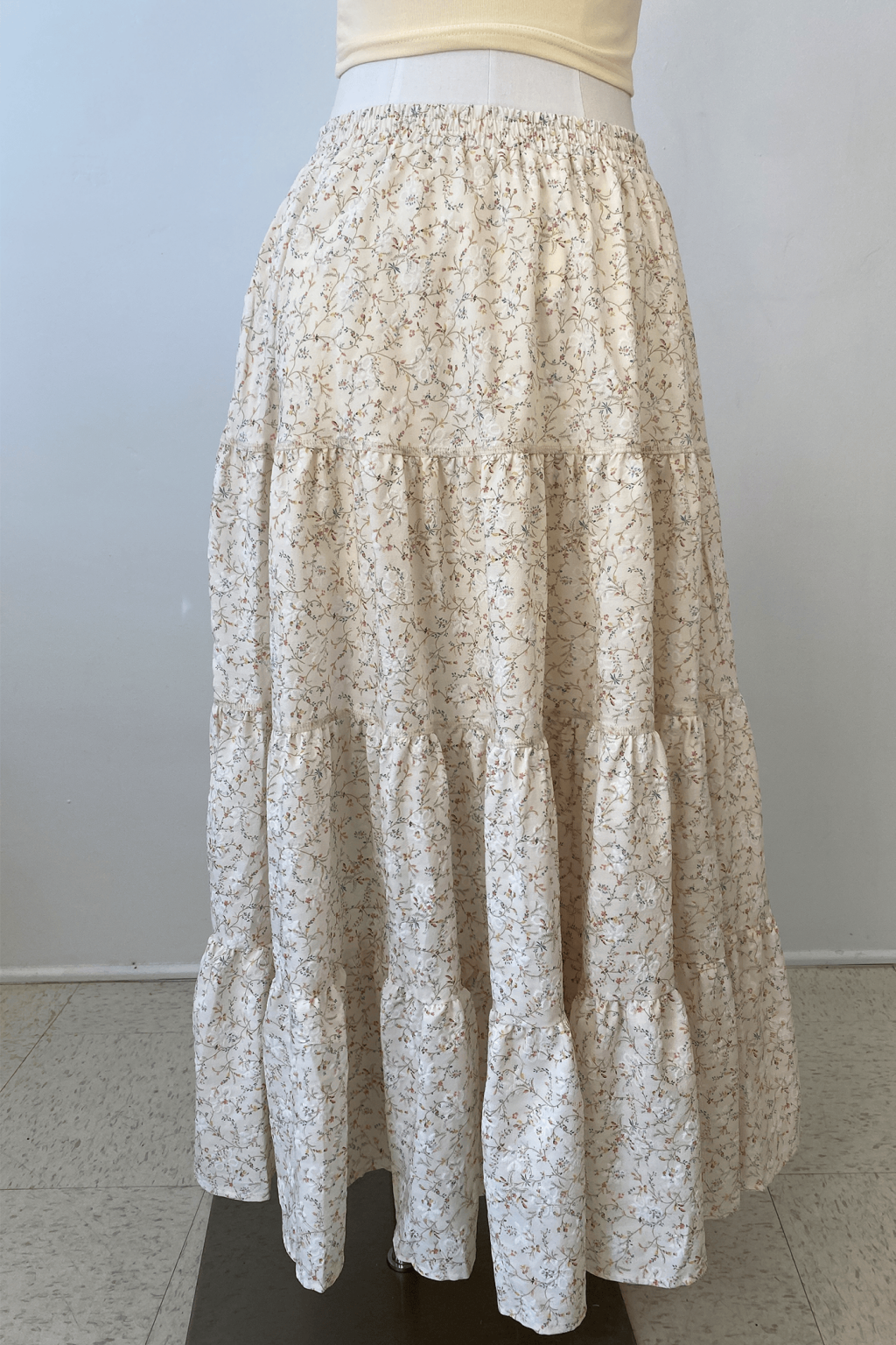 Elegant Floral Maxi Skirt for a Flowing, Feminine Look