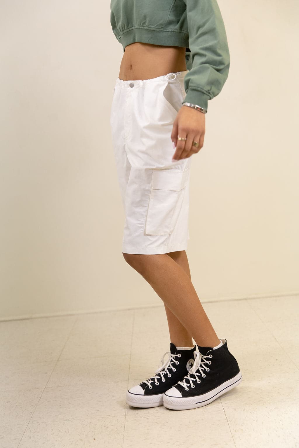 Urban-Inspired West Coast Cargo Shorts Combining Practicality and Street Style