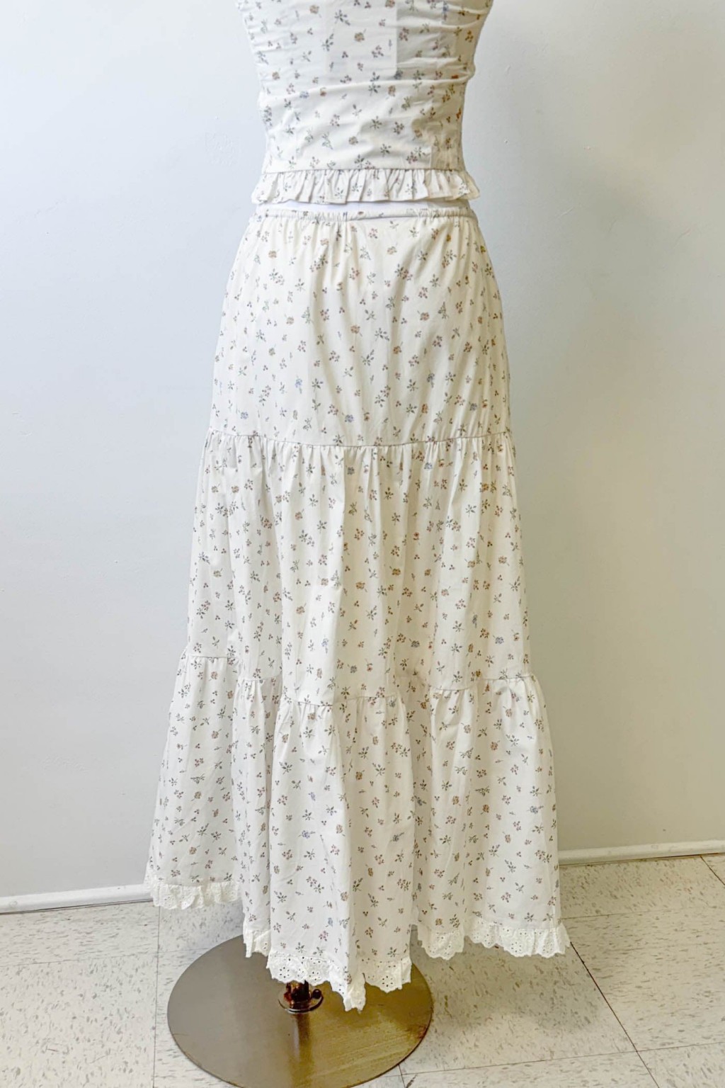 Bohemian-Inspired Floral Maxi Skirt with Vibrant Prints and Comfortable Fit